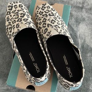 Toms Leopard Print Canvas Slip On Shoes